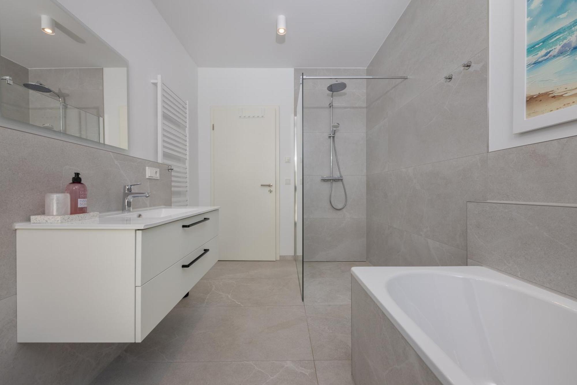 Ferienwohnung Strom Acht - Modern Frisch Inkl Stellplatz, Balkon - 200M Zum Alten Strom روستوك المظهر الخارجي الصورة